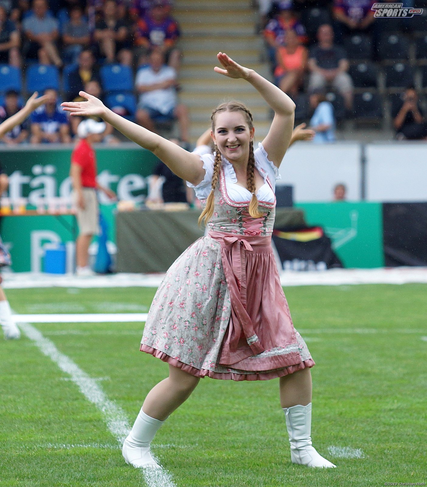 Die Frankfurt Universe Cheerleader beim Heimspiel gegen die Kirchdorf Wildcats am 28.07.2019