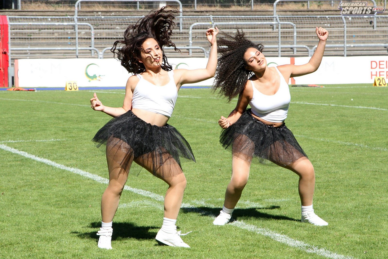 Die Cologne Cheerdance Cheerleader beim Heimspiel gegen die Berlin Rebels am 29.06.2019