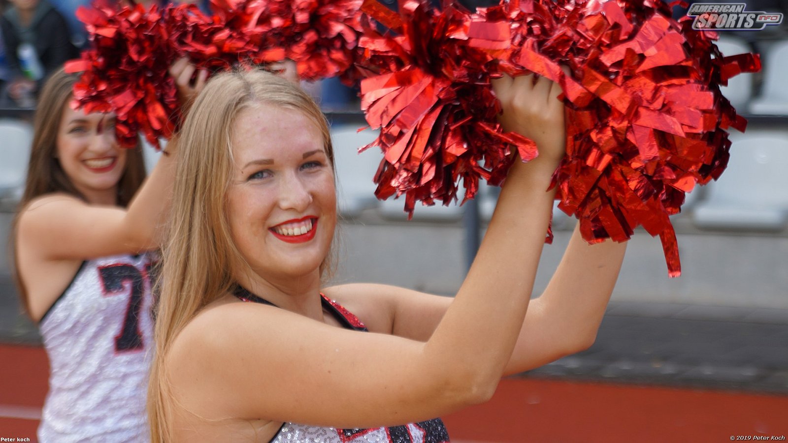 Die Cheerleader beim NRW Derby der Düsseldorf Panther gegen die Cologne Crocodiles am 07.09.2019