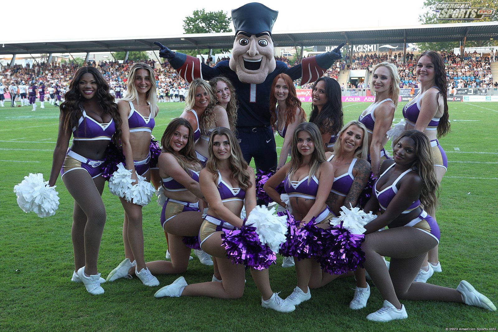 Die Frankfurt Galaxy Cheerleader beim Spiel Frankfurt Galaxy vs Paris Musketeers am 24.06.2022